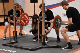 Akademické mistrovství České republiky v klasickém silovém trojboji 2023 - fotogalerie + motivační video