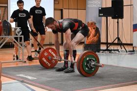 Akademické mistrovství České republiky v klasickém silovém trojboji 2023 - fotogalerie + motivační video